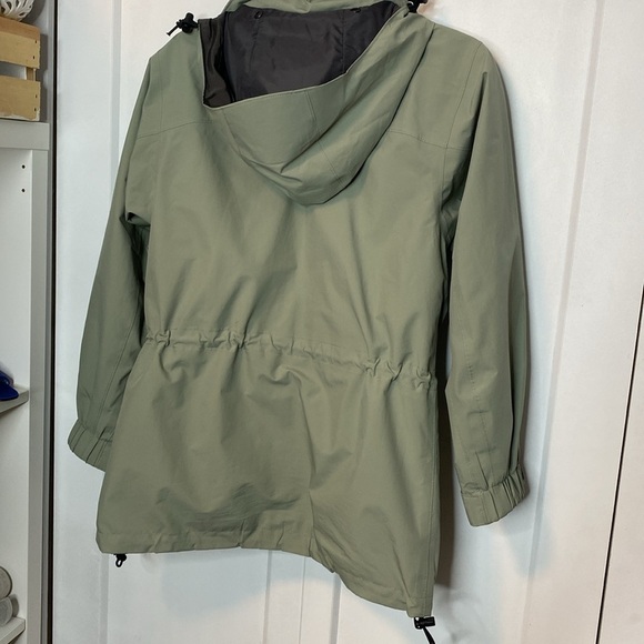 MEC| Light Sage Green Hooded Rain Jacket - Shell - Small - Picture 3 of 3